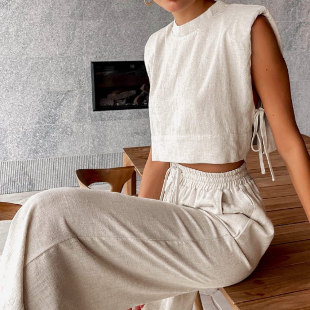 Minimal Two Piece Set