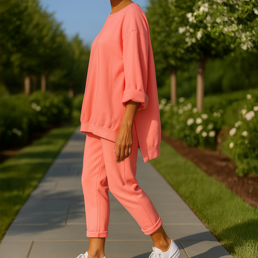 Chic Sweatshirt and Sweatpants Set for Effortless Style and Comfort 4