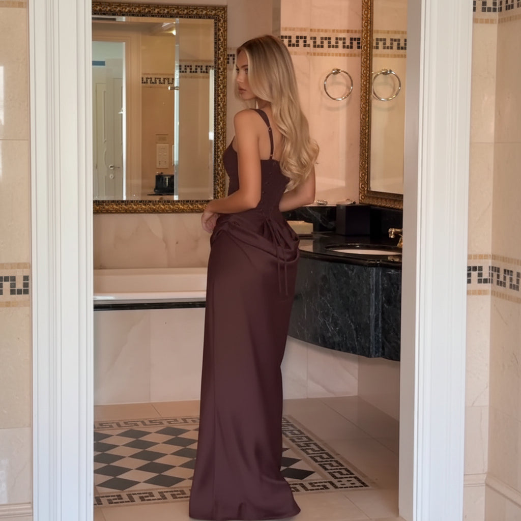 Elegant Maxi Dress with Modern Pleated Design for Summer Events 3