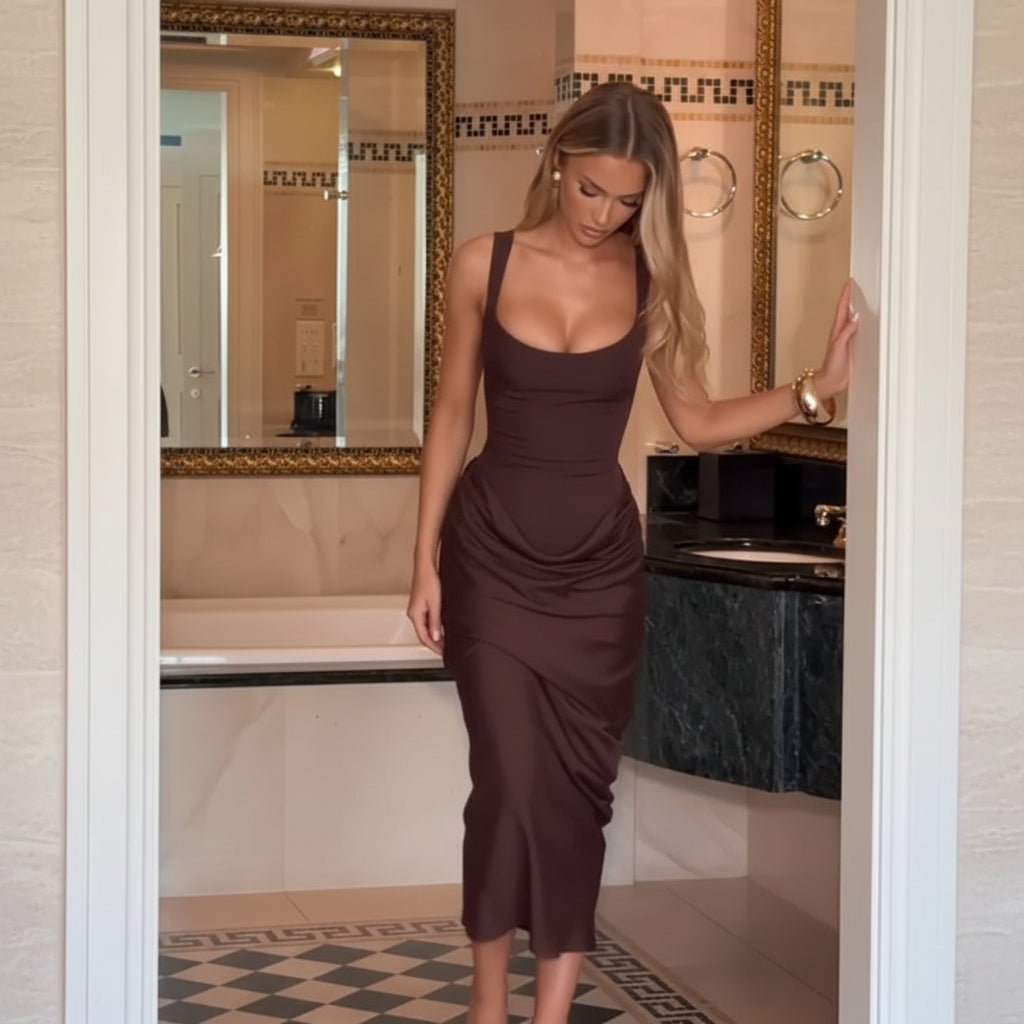 Elegant Maxi Dress with Modern Pleated Design for Summer Events 4